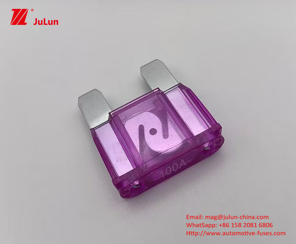Medium Size Plug In Automotive Blade Fuses 10A Kecil Tekanan Rendah 32V PC Bahan Suhu Tinggi