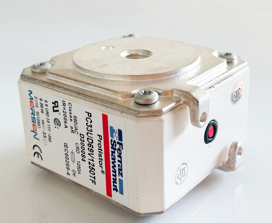 Ferraz D300084 Fuse Keramik Kendaraan Asli 1250A 690V 200KA DC Fault Current